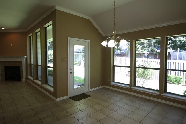 Building Photo - Coming Soon: 3 bedroom 2 bathroom home in Tyler!