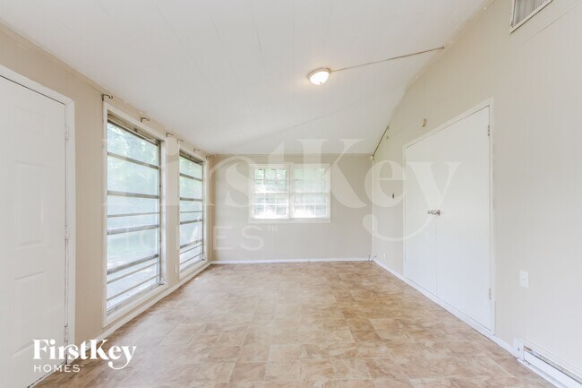 Building Photo - 1733 Alimingo Dr