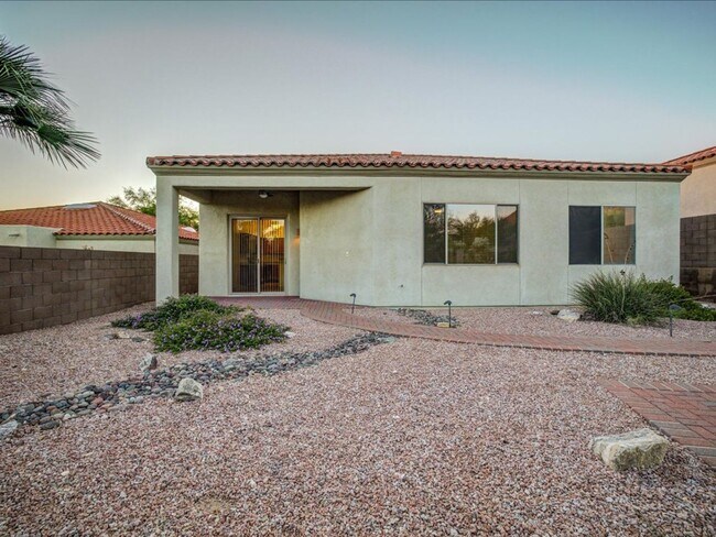 Building Photo - 3 Bedroom 2 Bathroom + Den   Gated Communi...