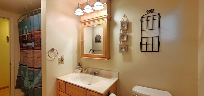 Building Photo - Off-Season Charming 3-Bedroom, 1.5-Bathroom Fully Furnished Rental