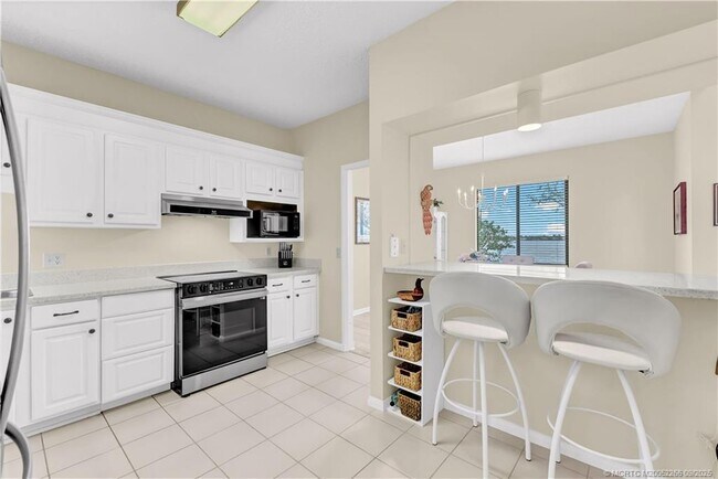 Building Photo - 2560 NW Seagrass Dr