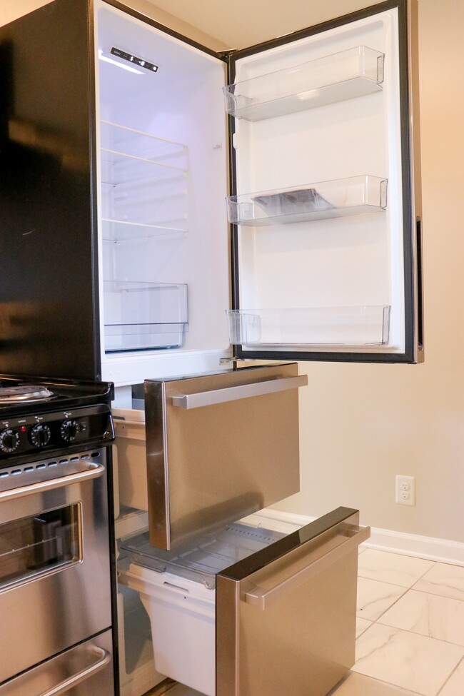 fridge, freezer and icemaker - 1305 Norris Ave