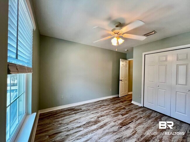 Building Photo - 444 Clubhouse Dr