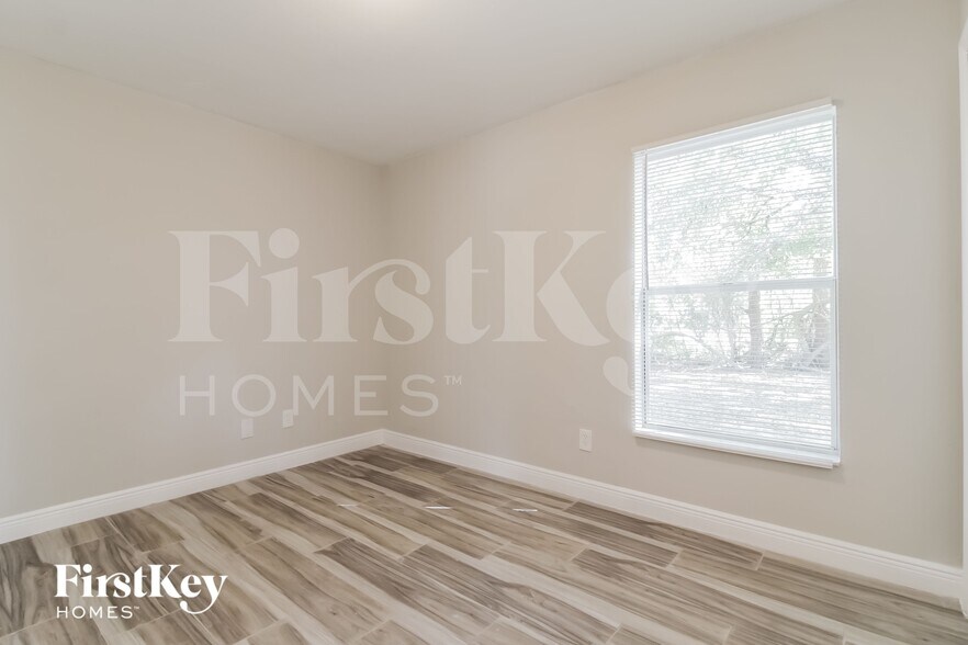 Building Photo - 3809 17th St W