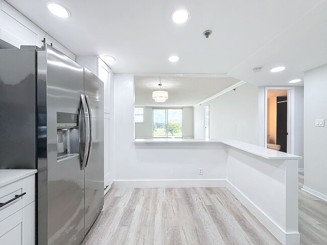 Building Photo - Gorgeous 2 bedroom 2  Condo in Boca Raton across from Nova University