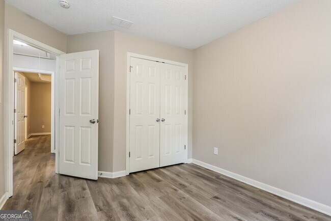 Building Photo - 10990 Knotty Pine Pl