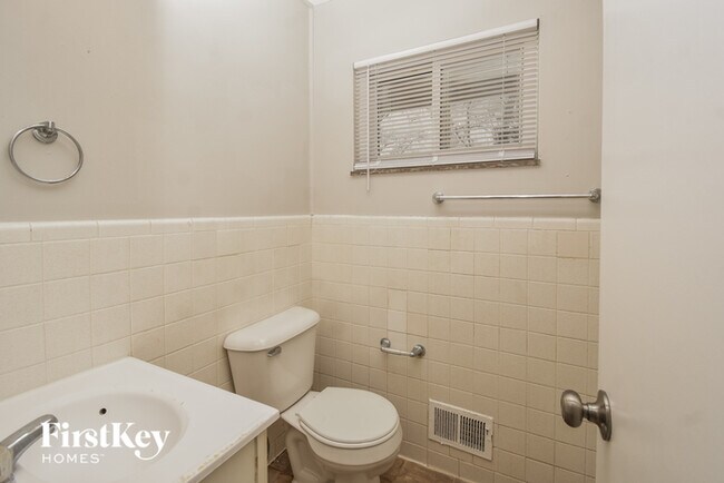 Building Photo - 5602 Culver St