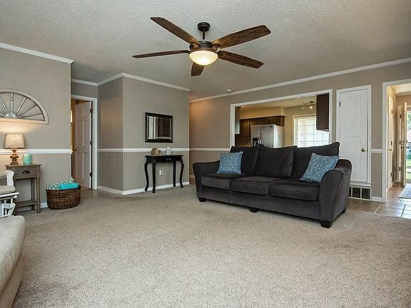 Building Photo - 410 Laura Ann Dr