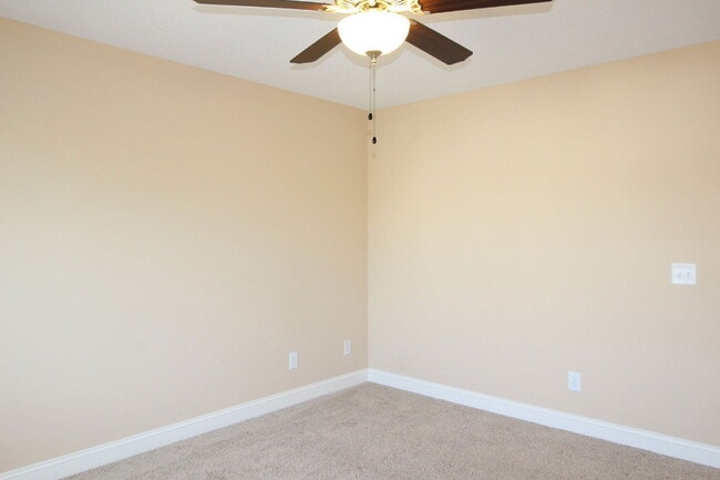 Building Photo - 120 Chandler Dr