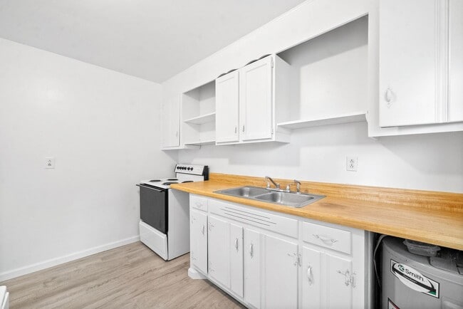 Building Photo - 1953 Batts Ln