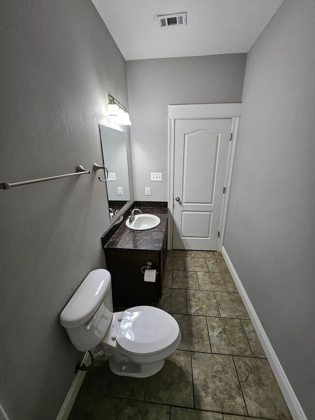 Building Photo - 165 James Dr