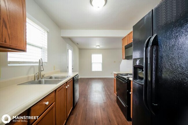 Building Photo - 1330 Central Park Dr