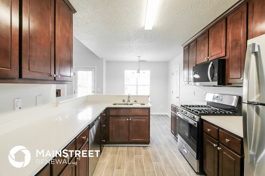 Building Photo - 5847 Colonnade Dr