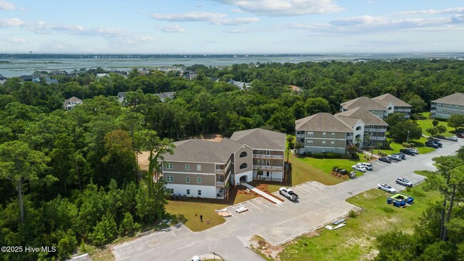Building Photo - 400 Lighthouse Ln