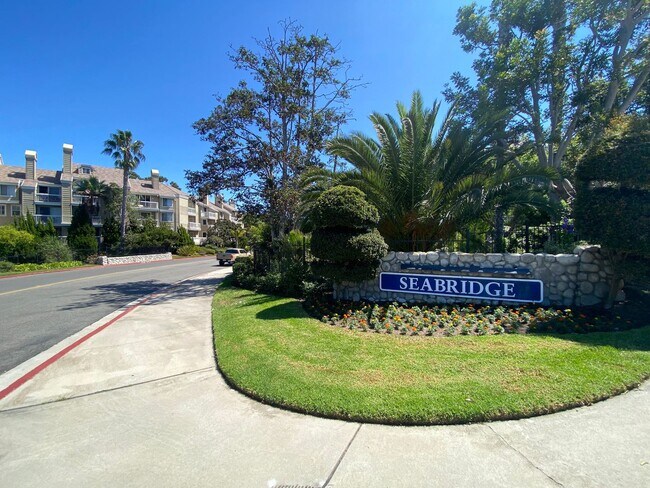 Building Photo - Completely Remodeled 2 Bedroom, 2 Bathroom...