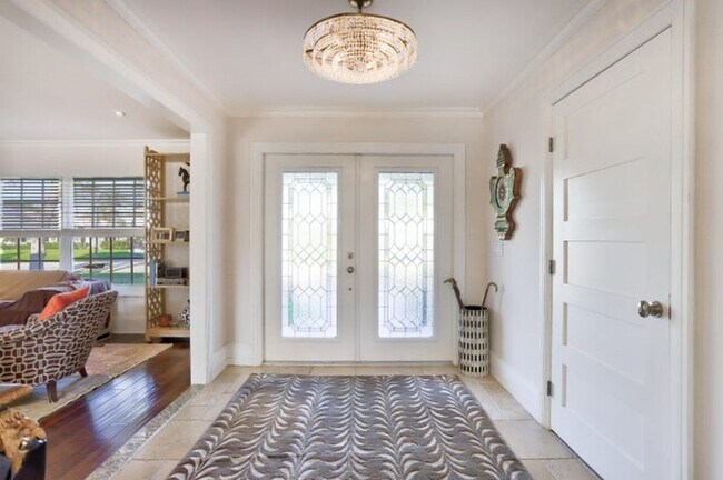 Building Photo - 835 Canary Walk