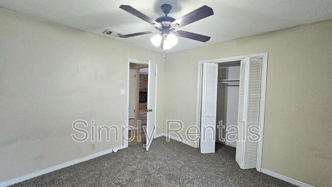 Building Photo - 2614 Tanglewood Dr