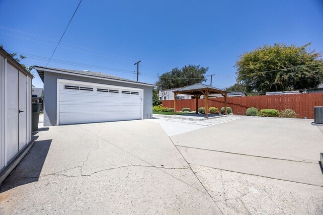 Building Photo - Charming Renovated Pasadena Home with Exceptional Outdoor Space