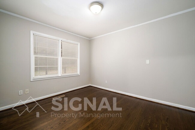 Building Photo - 213 Lake Dr Cir NE