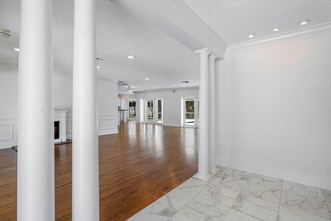 Building Photo - 263 S Maya Palm Dr