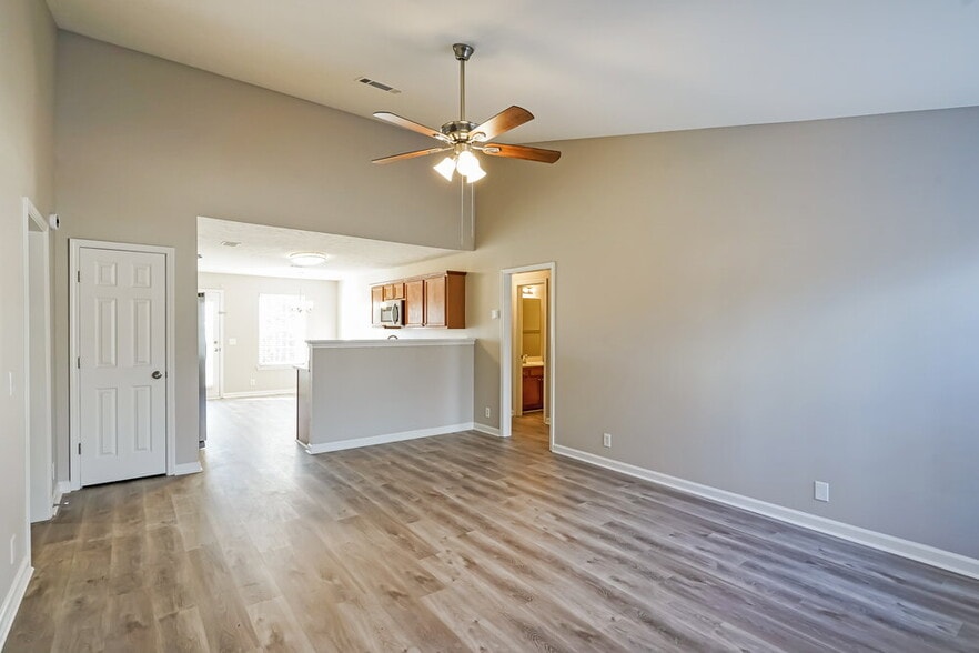 Building Photo - 7016 S Hampton Blvd