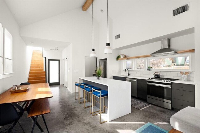 Building Photo - 902 Garden Villa Ct