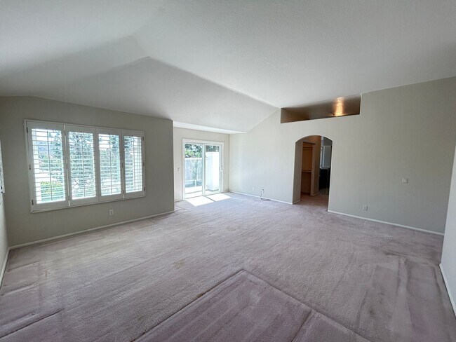 Building Photo - 8132 E Hillsdale Dr