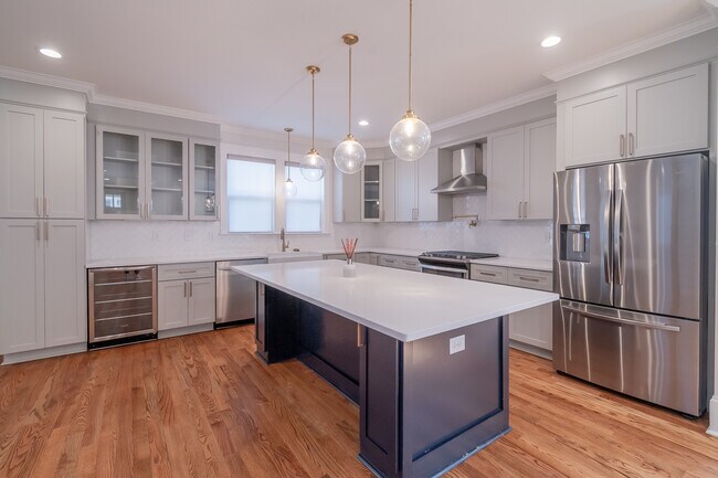 Building Photo - 1005 State St