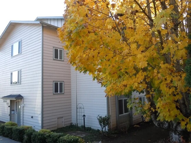 Building Photo - 141 S River St