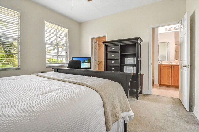 Building Photo - 1061 NW 18th Ave