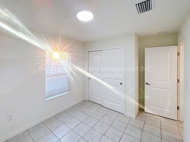 Building Photo - 3988 Postmark Lake Pl