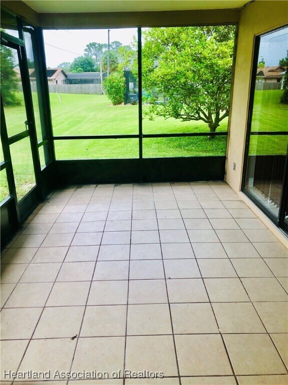 Building Photo - 4615 Lake Haven Blvd