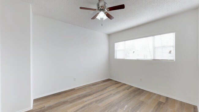 Building Photo - 351 S Manhattan Pl