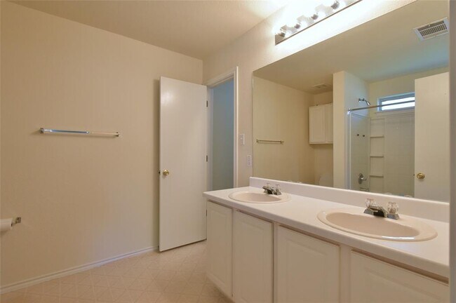 Building Photo - 807 Estancia Way