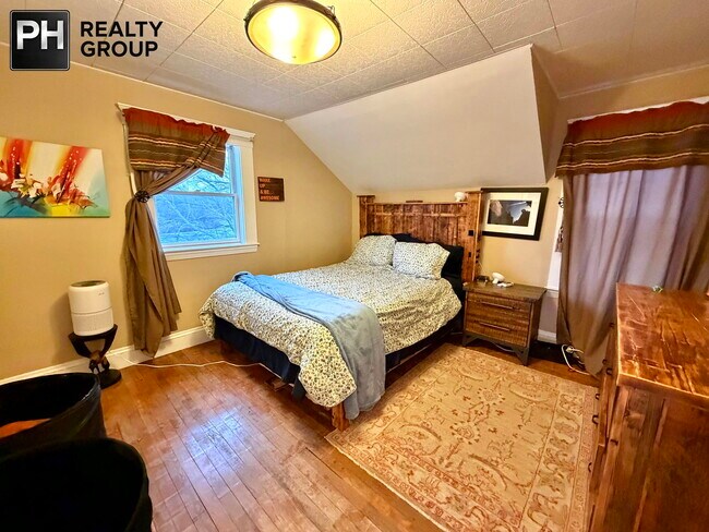 Building Photo - 157 Riverview Ave