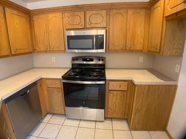 Building Photo - Moore 3 Bed 2 Bath