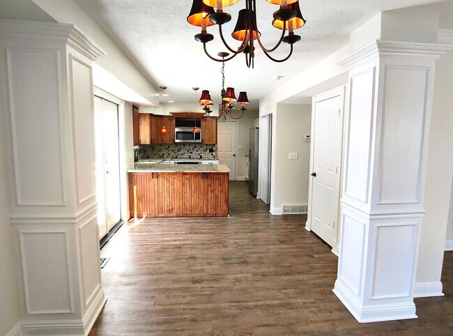 Building Photo - Beautiful 5 Bd 3.5 Ba Home w/Mother-In-Law...
