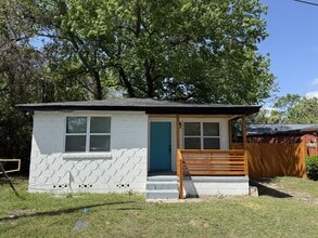 Building Photo - 239 Jenks St