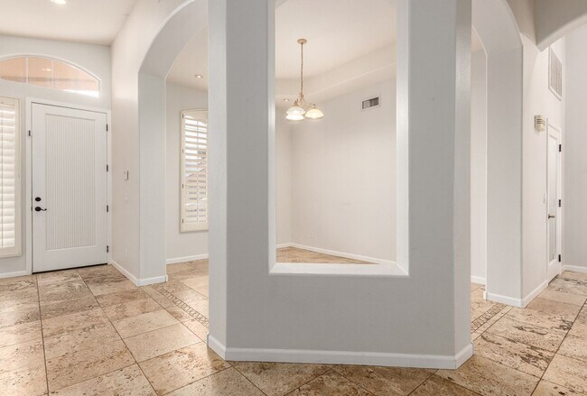 Building Photo - New Listing in Avondale