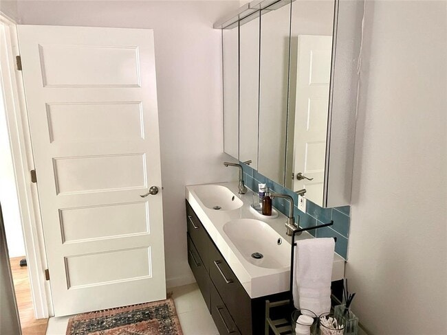 Building Photo - 3208 Thompson St