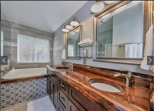 Building Photo - Beautiful 5-Bedroom Home in Huntersville w...
