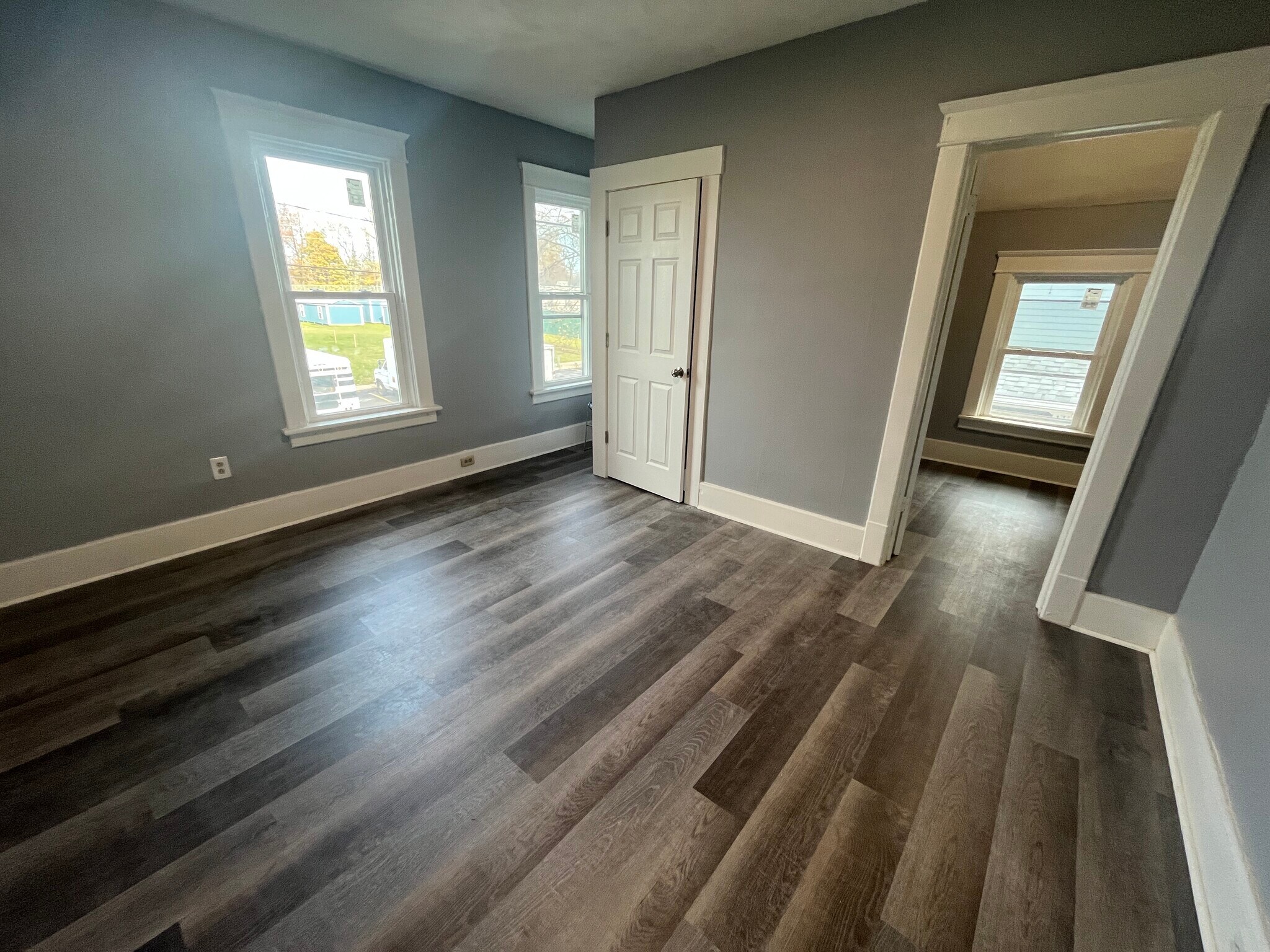 Building Photo - 423 E 16th St