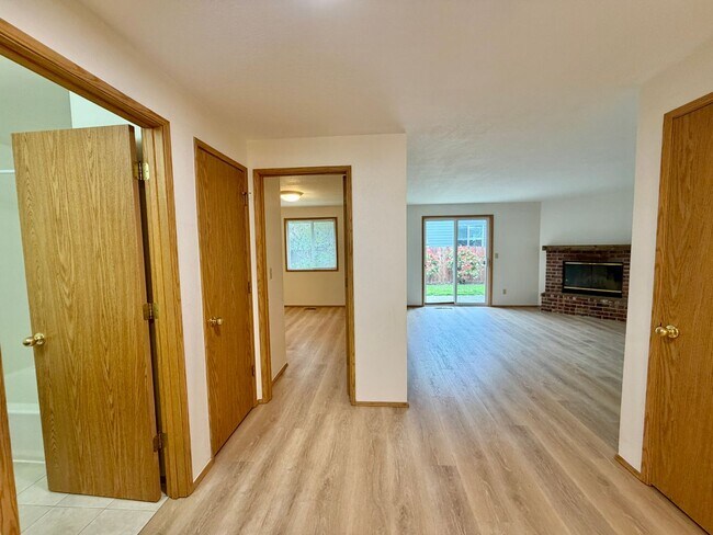 Building Photo - INQUIRE WITH IN FOR ANY MOVEIN SPECIALS Cute Ranch, Location Location in Prairie School district