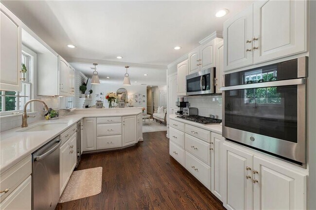 Building Photo - 4770 Chatworth Ct NE