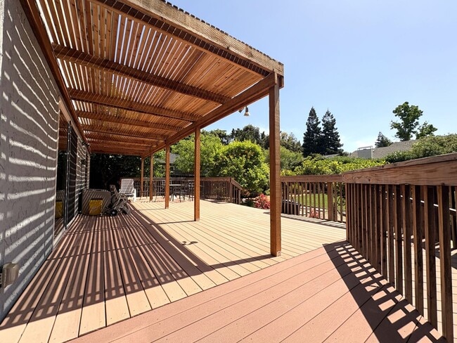 Building Photo - Charming Palo Alto Home with Beautiful Lan...