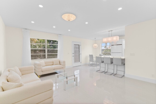 Building Photo - 361 Normandy Ln