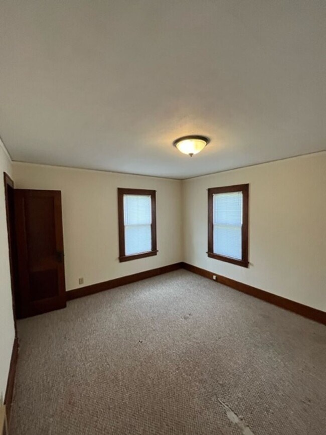 Building Photo - 3908 W Mineral Point Rd