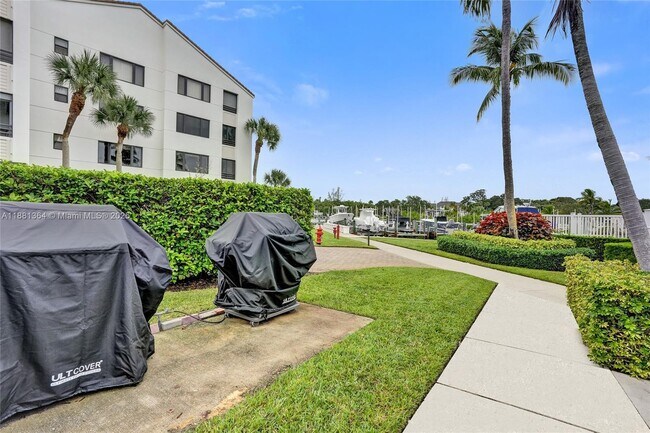 Building Photo - 925 Oak Harbour Dr