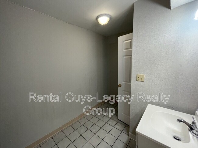 Building Photo - 1738 Wright Ave