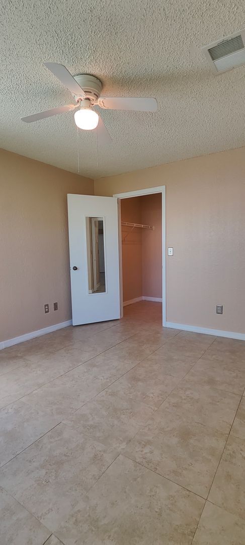 Building Photo - 2550 N Alafaya Trail